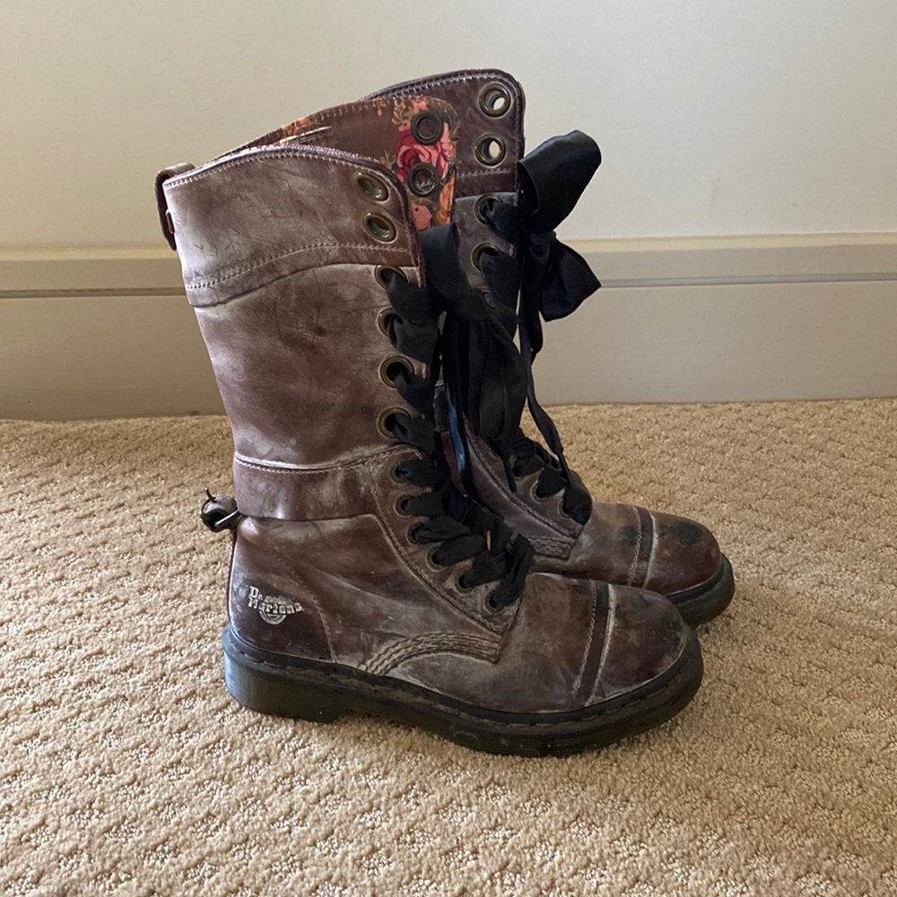 Woman’s Wax Coated Dr. Martens - size 7.5